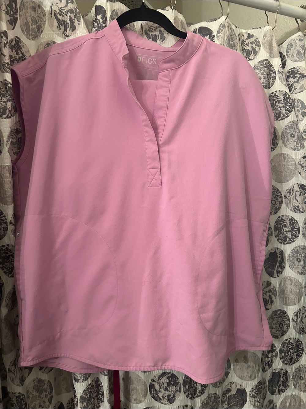 FIGS WOMEN SCRUB TOP. Rafaela size medium color DUSK